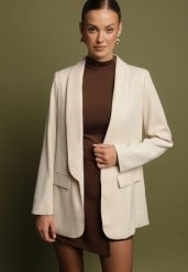 Beżowa Marynarka o Pudełkowym Kroju z Ozdobnymi Klapami Clawira. Brązowe żakiety damskie Born2be, l, bez wzorów, z jeansu, biznesowe. Za 139.99 zł.