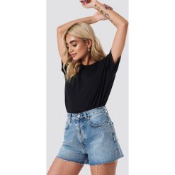 NA-KD Trend Jeansowe spodenki z wysokim stanem - Blue. Niebieskie szorty damskie NA-KD Trend, z bawełny. Za 161.95 zł.
