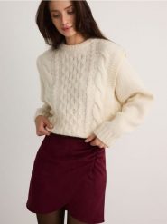 Spódnica mini z marszczeniem - bordowy. Czerwone spódnice damskie Reserved, l, bez wzorów, z dzianiny, mini. W wyprzedaży za 69.99 zł.