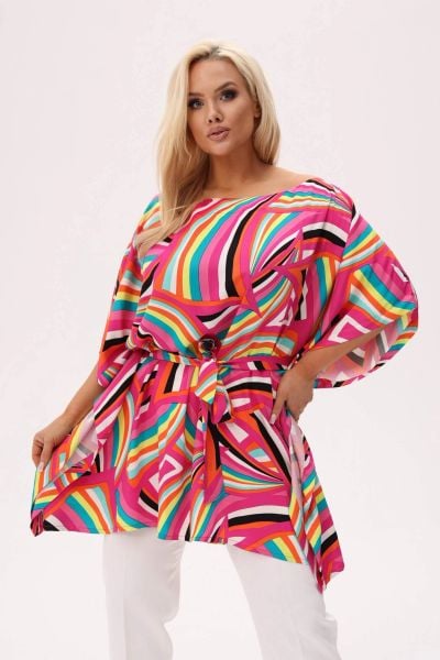 Wiskozowa tunika Soraya w energetycznym, geometrycznym wzorze PLUS SIZE XXL OVERSIZE. Czerwone bluzki damskie Moda Size Plus Iwanek, l, bez wzorów, z satyny, eleganckie, bez kołnierzyka, plus size, bez ramiączek. W wyprzedaży za 169.90 zł.