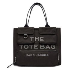Torebka Marc Jacobs. Czarne torebki do ręki damskie Marc Jacobs, bez wzorów, klasyczne, bez dodatków. Za 1,499.00 zł.