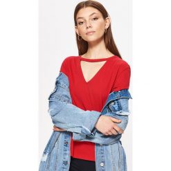 Koszulka z chokerem - Czerwony. T-shirty damskie Cropp. Za 24.99 zł.