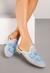 Niebieskie Klapki Mule z Siateczkową Cholewką i Kwiatami 3D Annalen. Niebieskie klapki damskie Renee, bez wzorów, eleganckie, bez obcasa, na płaskiej podeszwie. Za 59.99 zł.