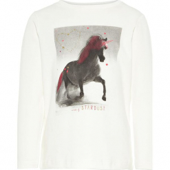 Koszulka "Rahorse" w kolorze białym. Białe bluzki dla dziewczynek Name it Kids, z bawełny, z okrągłym kołnierzem, z długim rękawem. W wyprzedaży za 32.95 zł.