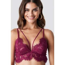 NA-KD Lingerie Biustonosz z podwójnym paskiem - Red. Czerwone biustonosze NA-KD Lingerie, w koronkowe wzory, z koronki. Za 72.95 zł.