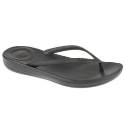 Chaussons FitFlop Iqushion Ergonomiques. Czarne klapki damskie Flip Flop, bez wzorów, bez obcasa. Za 149.05 zł.