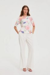 Spodnie z szerokimi nogawkami w kant białe. Białe spodnie materiałowe damskie MOODO, l, bez wzorów, z elastanu. Za 149.99 zł.
