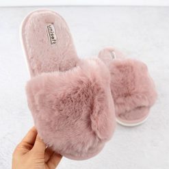 Kapcie domowe damskie z futerkiem pudrowy róż UNISOFT 6644. Czerwone kapcie damskie marka niezdefiniowana, bez wzorów, z tkaniny. Za 55.99 zł.