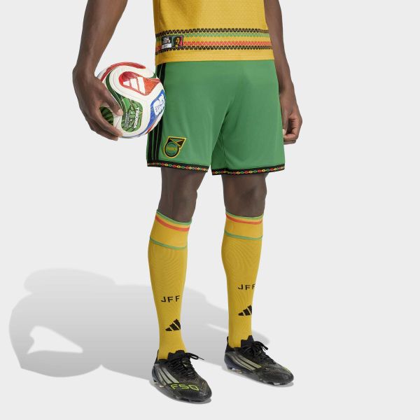 Spodenki domowe Jamajka 26 x Bob Marley. Zielone krótkie spodenki sportowe męskie Adidas, s, bez wzorów, z materiału, do piłki nożnej, climacool (adidas). Za 199.00 zł.