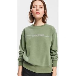 Bluza z napisem - Zielony. Zielone bluzy damskie Reserved, l, bez wzorów, bez kaptura. Za 139.99 zł.