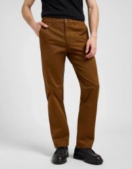 MESKIE SPODNIE LEE REGULAR CHINO QUAIL BROWN 112370608. Brązowe spodnie materiałowe męskie Lee, l, bez wzorów, z materiału. Za 219.99 zł.