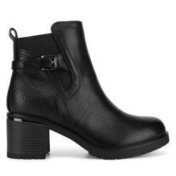 Botki Clara Barson. Czarne botki damskie Clara Barson, bez obcasa, na słupku, bez zapięcia. Za 169.99 zł.