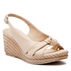 Sandały Lasocki. Brązowe klapki damskie Lasocki, bez wzorów, bez obcasa, na koturnie, bez zapięcia. Za 169.99 zł.