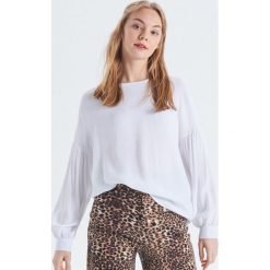 Gładka bluzka z wiskozy - Biały. Bluzki damskie marki Cropp. W wyprzedaży za 29.99 zł.