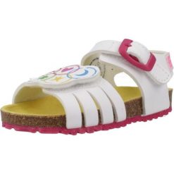 Sandały AGATHA RUIZ DE LA PRADA 242936A Biały. Białe sandały damskie Agatha Ruiz de la Prada, bez wzorów, z syntetyku, bez obcasa, bez zapięcia. Za 126.99 zł.