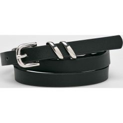 Pieces - Pasek Telsa. Czarne paski damskie Pieces, w paski, z materiału. W wyprzedaży za 29.90 zł.