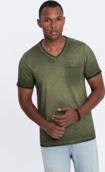 Ombre Męski t-shirt V-neck o pręgowanej strukturze z kieszonką oliwkowy V9 OM-TSCT-22SS-002 S. Zielone t-shirty męskie Ombre, m, bez wzorów, bez kołnierzyka. Za 49.99 zł.