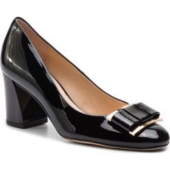 Półbuty HÖGL - 7-105064 Schwarz 0100. Czarne półbuty damskie HÖGL, bez wzorów, z lakierowanej skóry, eleganckie, bez obcasa, na obcasie, bez zapięcia. W wyprzedaży za 349.00 zł.