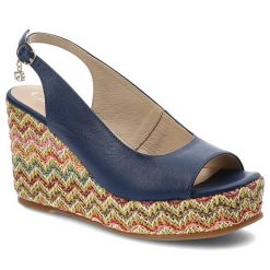 Granatowe Sandały Chebello Kolorowe Buty Na Lato. Niebieskie klapki damskie CheBello, bez wzorów, ze skóry, bez obcasa, na koturnie, bez zapięcia. Za 349.00 zł.