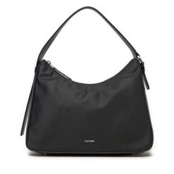 Torebka Calvin Klein. Czarne torebki do ręki damskie Calvin Klein, bez wzorów, z nylonu, klasyczne, bez dodatków. Za 279.99 zł.
