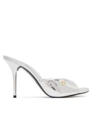 LOVE MOSCHINO Klapki JA28209G0OJE090B Srebrny. Szare klapki damskie Love Moschino, bez wzorów, ze skóry, bez obcasa. Za 859.99 zł.