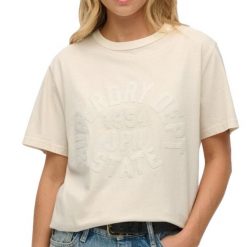Damska koszulka z nadrukiem Superdry Athletic Tonal. Białe t-shirty damskie Superdry., xs, bez wzorów, z bawełny, eleganckie, bez kołnierzyka. Za 178.85 zł.