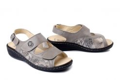 DR. BRINKMANN 710282-08 beige, sandały damskie. Brązowe sandały damskie Dr. Brinkmann, bez wzorów, ze skóry, bez obcasa, bez zapięcia. Za 314.42 zł.