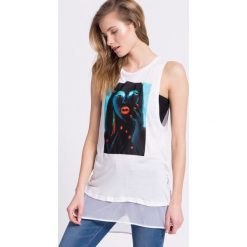 Reebok - Top. Szare topy damskie Reebok, z nadrukiem, z dzianiny, z okrągłym kołnierzem, bez rękawów. W wyprzedaży za 99.90 zł.