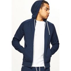 Gładka bluza z kapturem BASIC - Granatowy. Niebieskie bluzy męskie Cropp. Za 89.99 zł.