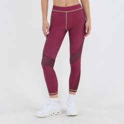 Leggins treningowe damskie Capri Wrist. Czerwone legginsy sportowe damskie ELPLAYER, bez wzorów, na fitness i siłownię. W wyprzedaży za 80.00 zł.