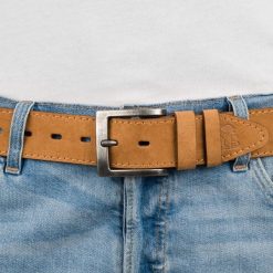 Pasek męski skórzany zamszowy skóra naturalna camel Beltimore W47 : Kolory - brązowy, beżowy, Rozmiar pasków - r.120-135 cm. Brązowe paski damskie bez wzorów, ze skóry. Za 59.90 zł.