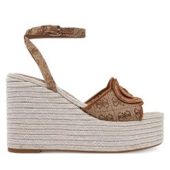 Espadryle Guess. Brązowe sandały damskie Guess, z aplikacjami, bez obcasa, bez zapięcia. Za 419.99 zł.