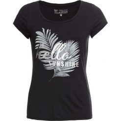 Shirt z nadrukiem bonprix czarno-biały z nadrukiem. Bluzki damskie marki bonprix. Za 44.99 zł.