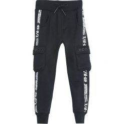 Czarne Spodnie Dresowe Suited Up. Czarne spodnie sportowe dla chłopców Born2be, z dresówki. Za 54.99 zł.