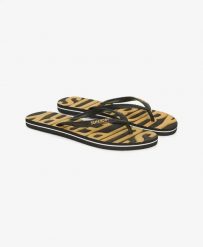 Superdry Klapki Vintage Vegan z Gumy – BLACK/GOLD. Czarne klapki damskie Superdry., bez wzorów, vintage, bez obcasa. Za 122.45 zł.