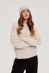 Czapka z cekinami beżowa. Brązowe czapki i kapelusze damskie MOODO, bez wzorów, z elastanu. Za 59.99 zł.