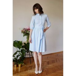 Sukienka Aglaia Hyacinthus oxford 32 niebieski. Sukienki damskie marki Marie Zélie. W wyprzedaży za 198.80 zł.
