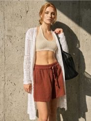 Luźne muślinowe szorty z kieszeniami - żółty. Żółte szorty damskie Sinsay, l, bez wzorów. Za 29.99 zł.