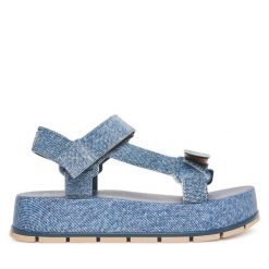 Sandały Melissa. Niebieskie sandały damskie Melissa, bez wzorów, z denimu, bez obcasa, na koturnie, bez zapięcia. Za 329.99 zł.
