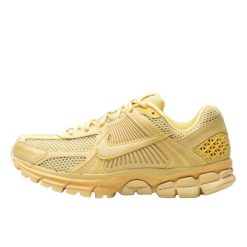 Buty do chodzenia dla dorosłych Nike Zoom Vomero 5 Saturn Gold. Żółte obuwie sportowe damskie Nike, bez wzorów, ze skóry, do biegania, nike zoom. Za 1,529.48 zł.