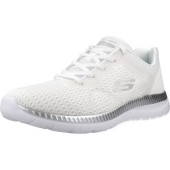 Buty SKECHERS BOUNTIFUL-QUICK PATH Biały. Białe obuwie sportowe damskie Skechers, bez wzorów, z syntetyku, trekkingowe, Skechers Sport. Za 259.99 zł.