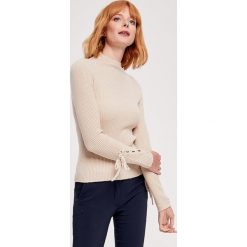 Sweter w kolorze beżowym. Brązowe swetry damskie ZOCHA, s, bez wzorów, z kaszmiru, bez kołnierzyka, bez ramiączek, bez kaptura. W wyprzedaży za 374.95 zł.