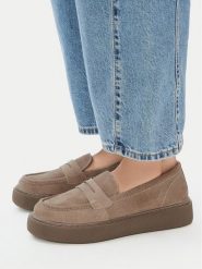 Lasocki Loafersy CEO-WI23-CRICKIT-06 Beżowy ciemny. Brązowe półbuty damskie Lasocki, bez wzorów, ze skóry, bez obcasa, na płaskiej podeszwie, bez zapięcia. Za 229.99 zł.