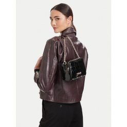 Torebka Guess. Czarne torebki do ręki damskie Guess, z aplikacjami, bez dodatków. Za 210.99 zł.