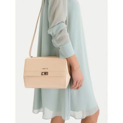 Torebka Lasocki. Brązowe listonoszki damskie Lasocki, bez wzorów, bez dodatków. Za 159.99 zł.