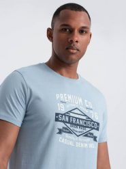 Ombre Bawełniany męski t-shirt z nadrukiem San Francisco błękitny V1 OM-TSPT-0120 S. Niebieskie t-shirty męskie Ombre, m, bez wzorów, z bawełny, bez kołnierzyka. Za 49.99 zł.