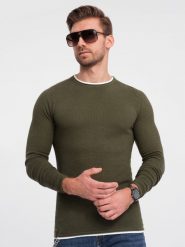 Ombre Bawełniany sweter męski z okrągłym dekoltem - ciemnooliwkowy V7 OM-SWSW-0103 XL. Zielone swetry przez głowę męskie Ombre, m, bez wzorów, z bawełny, bez kołnierzyka. Za 119.99 zł.