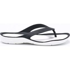 Crocs - Japonki. Szare klapki damskie Crocs. W wyprzedaży za 99.90 zł.