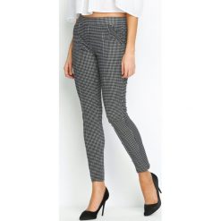 Czarne Spodnie Modernism Shape. Spodnie materiałowe damskie marki Born2be. Za 49.99 zł.