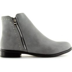 Botki sztyblety damskie szare 0-257 Grey. Szare botki damskie ButyModne, ze skóry ekologicznej, klasyczne, bez obcasa, na płaskiej podeszwie, bez zapięcia. W wyprzedaży za 105.40 zł.